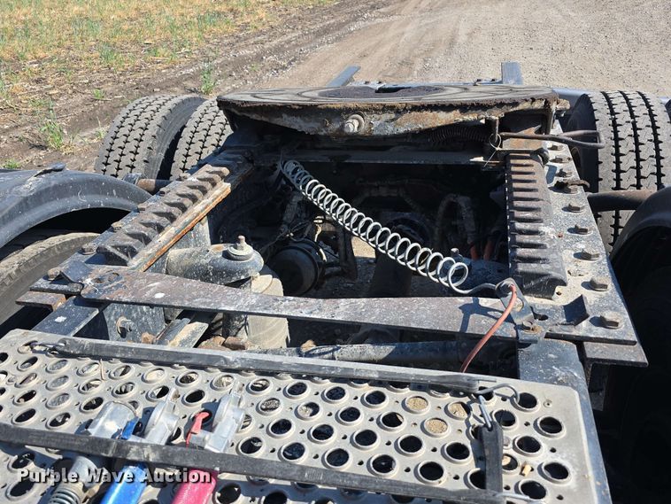 image for item DT6840 2012 Kenworth W900 semi truck