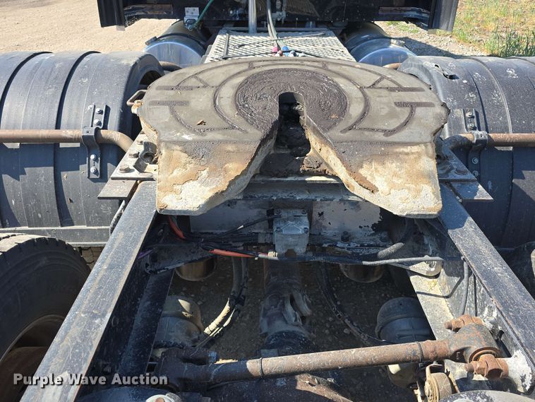 image for item DT6840 2012 Kenworth W900 semi truck