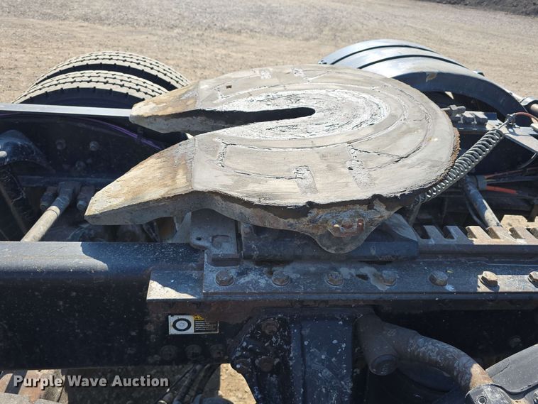 image for item DT6840 2012 Kenworth W900 semi truck