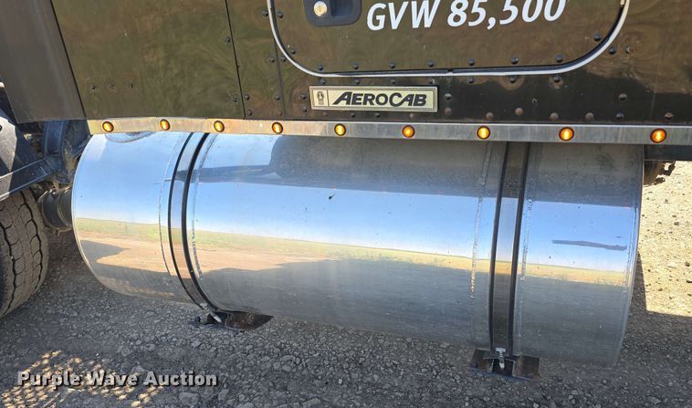 image for item DT6840 2012 Kenworth W900 semi truck