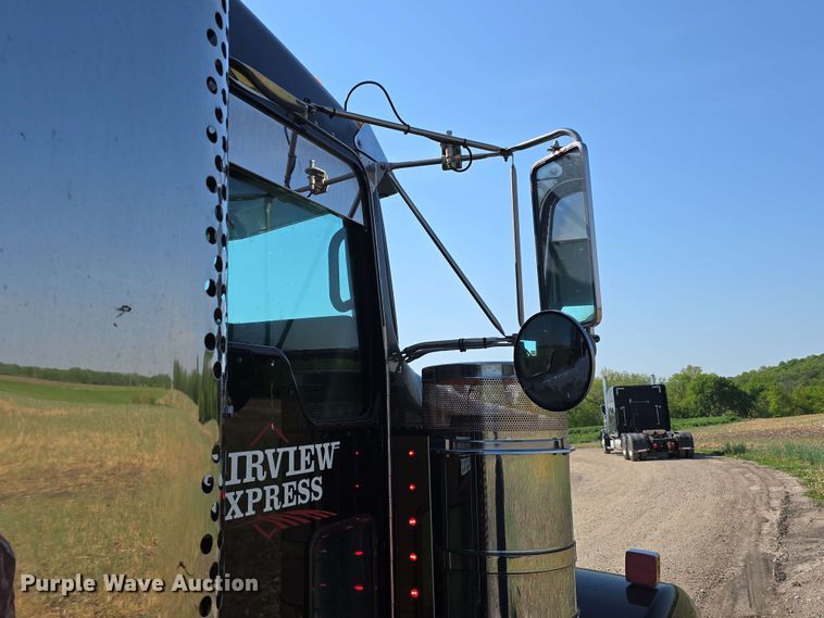 image for item DT6840 2012 Kenworth W900 semi truck