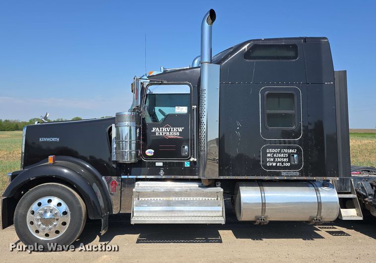 image for item DT6840 2012 Kenworth W900 semi truck