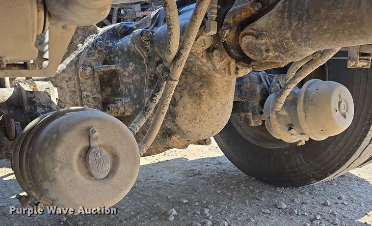 image for item DT6840 2012 Kenworth W900 semi truck