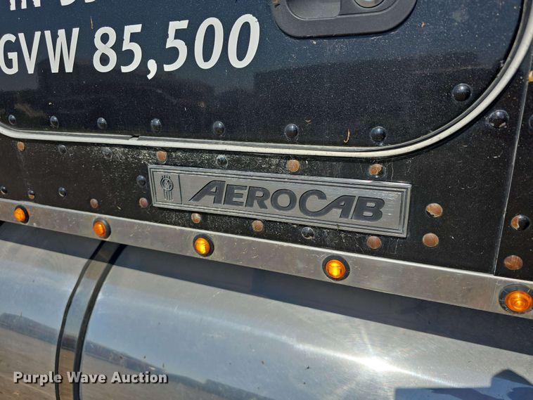 image for item DT6840 2012 Kenworth W900 semi truck