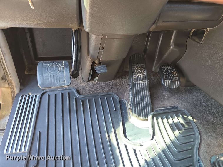 image for item DT6840 2012 Kenworth W900 semi truck