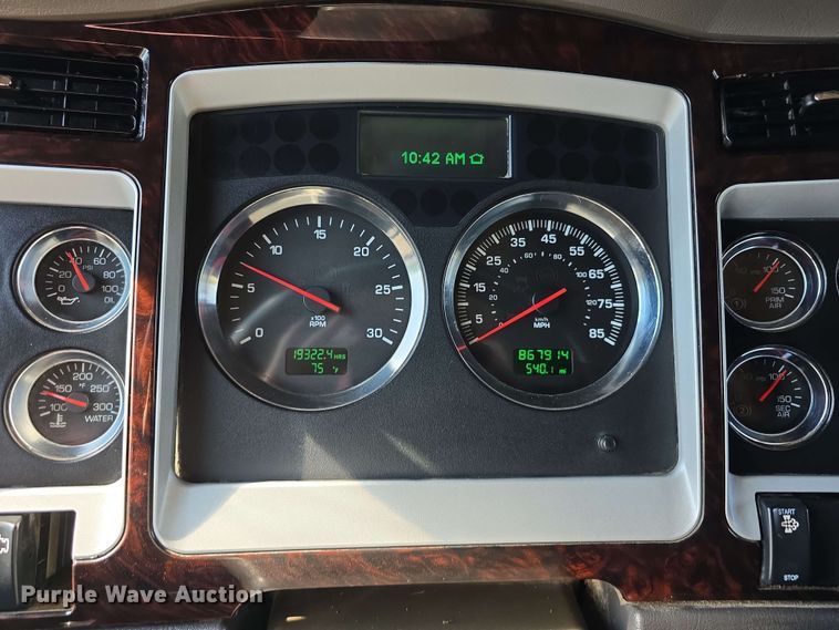 image for item DT6840 2012 Kenworth W900 semi truck