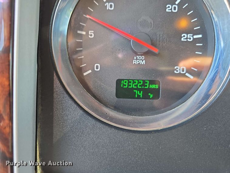 image for item DT6840 2012 Kenworth W900 semi truck