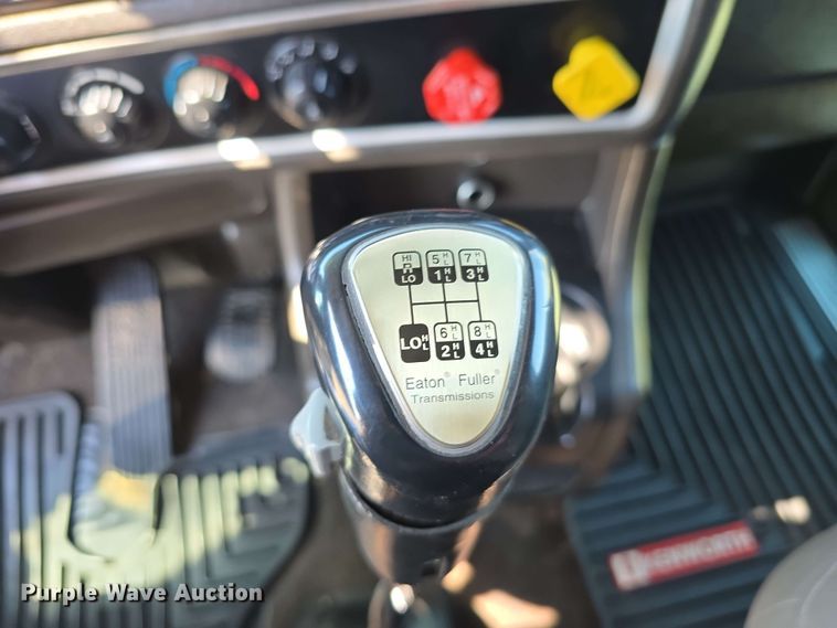 image for item DT6840 2012 Kenworth W900 semi truck