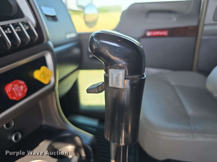 image for item DT6840 2012 Kenworth W900 semi truck