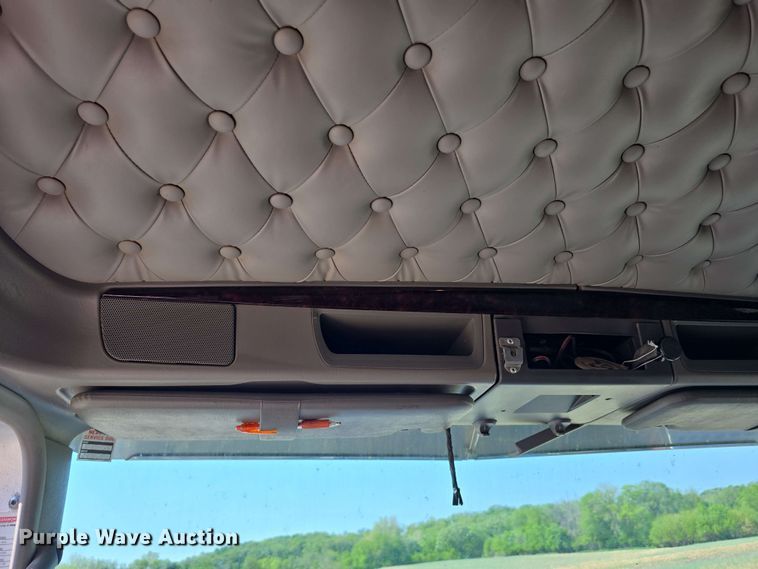 image for item DT6840 2012 Kenworth W900 semi truck