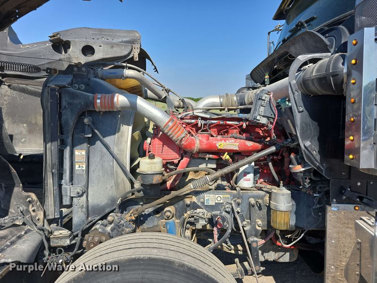 image for item DT6840 2012 Kenworth W900 semi truck