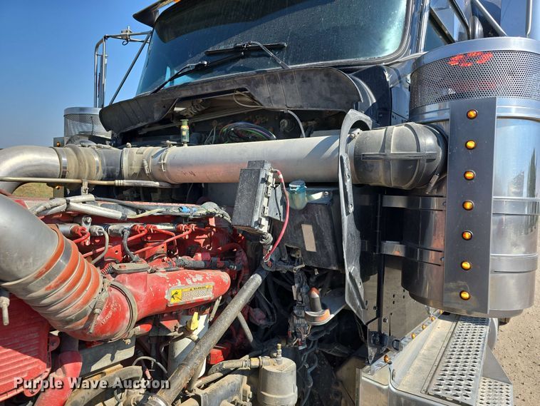 image for item DT6840 2012 Kenworth W900 semi truck