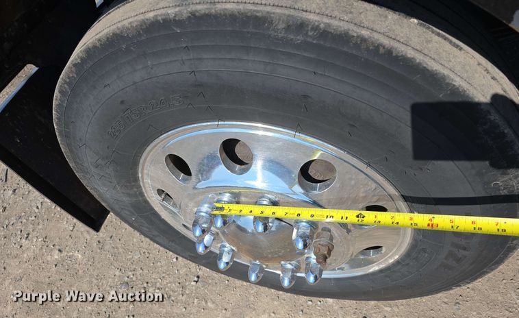 image for item DT6840 2012 Kenworth W900 semi truck