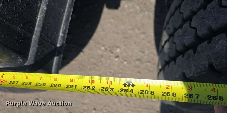 image for item DT6840 2012 Kenworth W900 semi truck