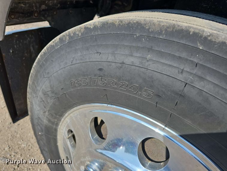 image for item DT6840 2012 Kenworth W900 semi truck