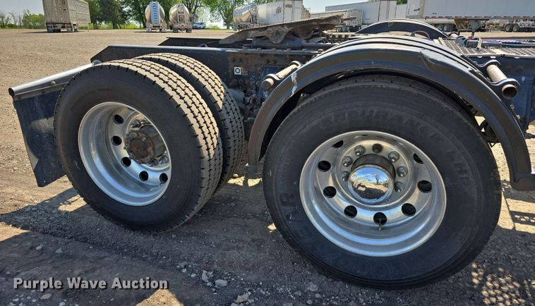 image for item DT6840 2012 Kenworth W900 semi truck