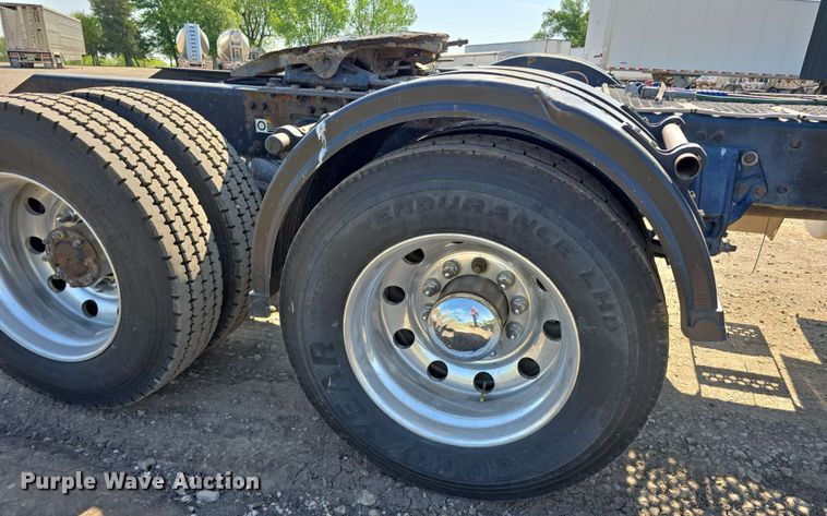 image for item DT6840 2012 Kenworth W900 semi truck