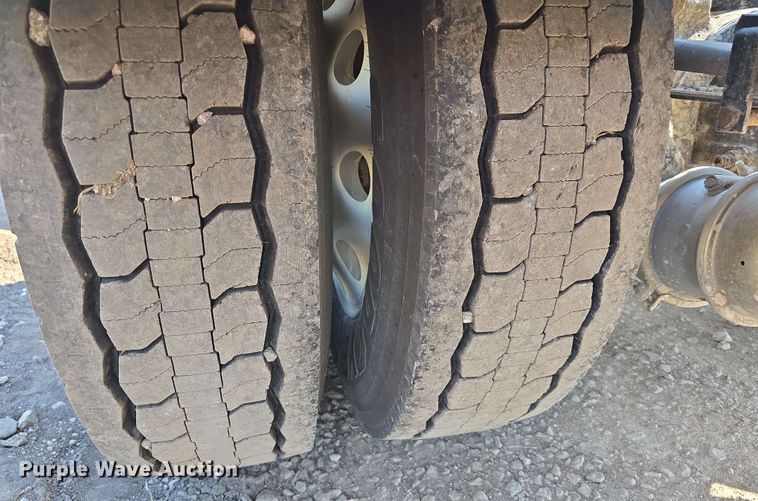 image for item DT6840 2012 Kenworth W900 semi truck