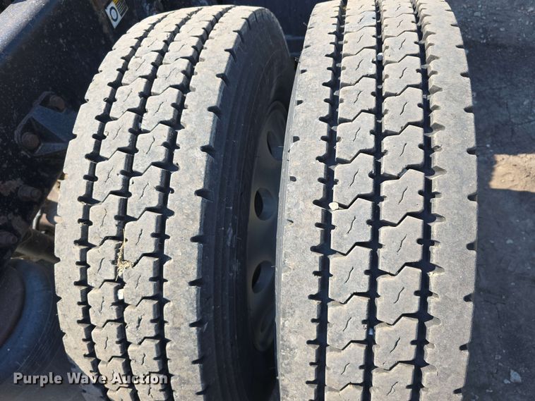 image for item DT6840 2012 Kenworth W900 semi truck