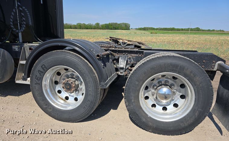 image for item DT6840 2012 Kenworth W900 semi truck