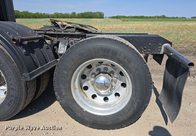 image for item DT6840 2012 Kenworth W900 semi truck