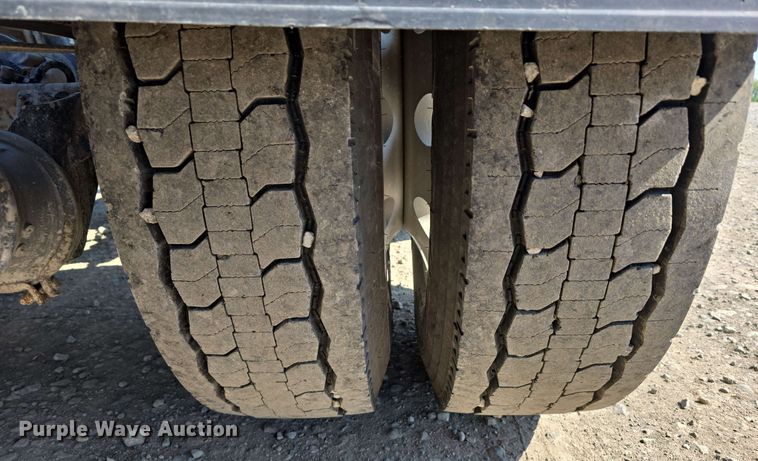 image for item DT6840 2012 Kenworth W900 semi truck