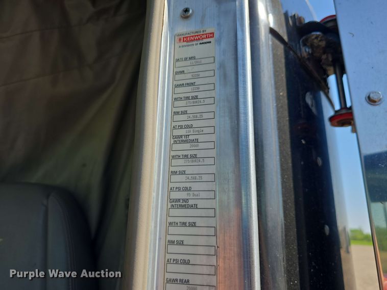 image for item DT6840 2012 Kenworth W900 semi truck