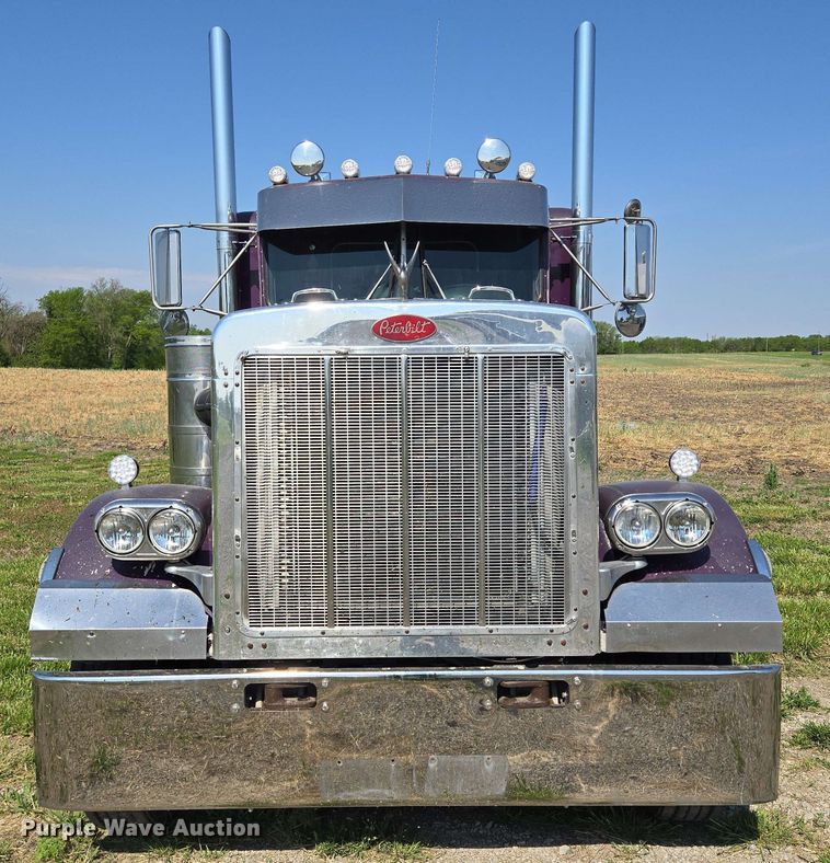 image for item DT6841 1985 Peterbilt 359 semi truck