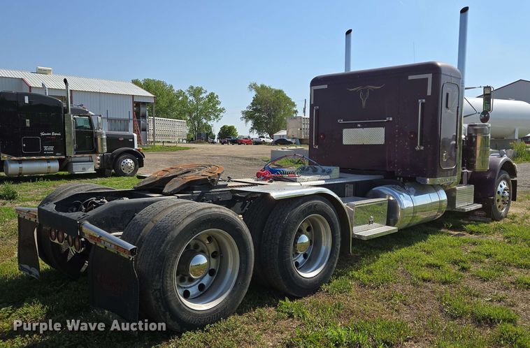 image for item DT6841 1985 Peterbilt 359 semi truck