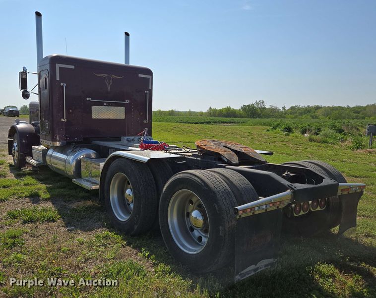 image for item DT6841 1985 Peterbilt 359 semi truck