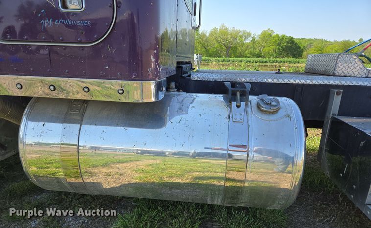 image for item DT6841 1985 Peterbilt 359 semi truck