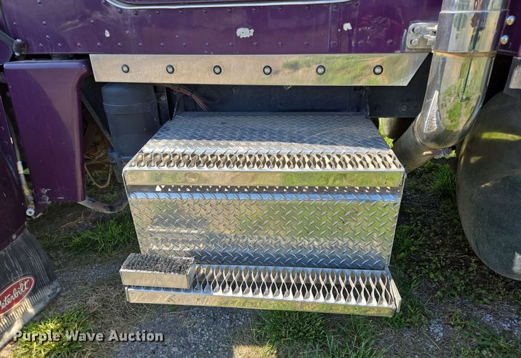 image for item DT6841 1985 Peterbilt 359 semi truck