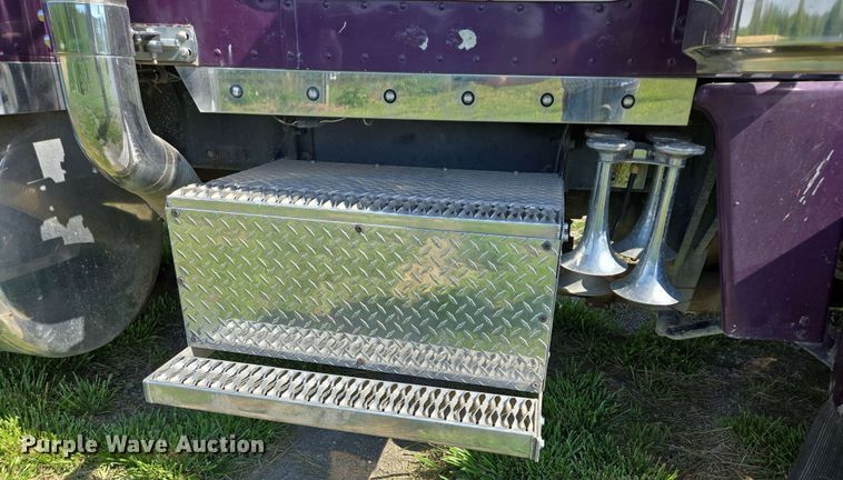 image for item DT6841 1985 Peterbilt 359 semi truck