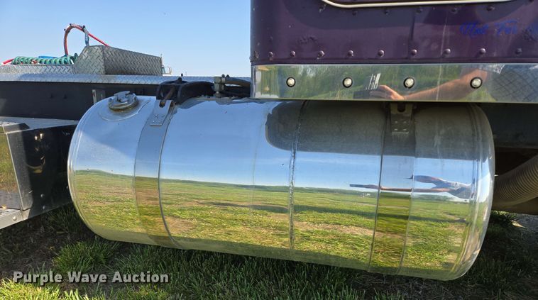 image for item DT6841 1985 Peterbilt 359 semi truck