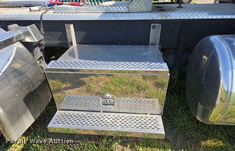 image for item DT6841 1985 Peterbilt 359 semi truck