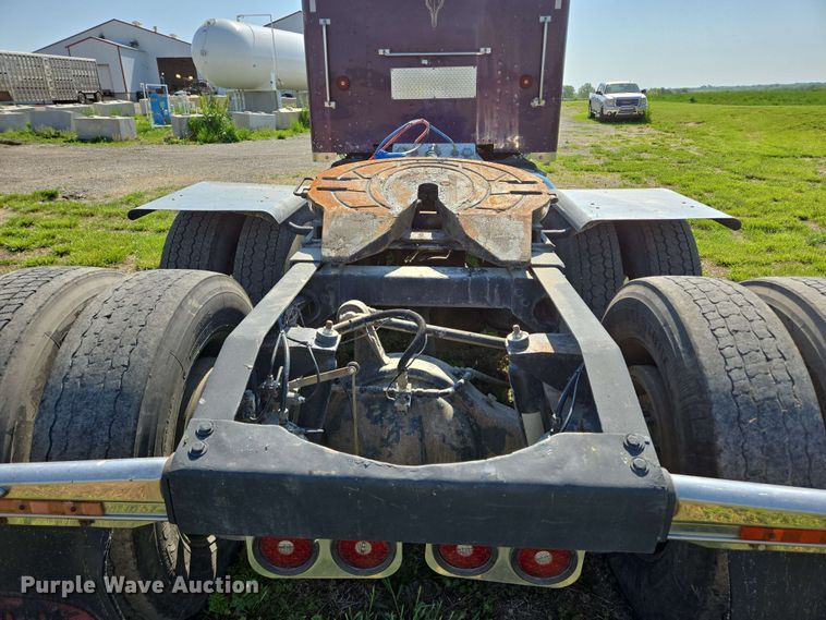 image for item DT6841 1985 Peterbilt 359 semi truck