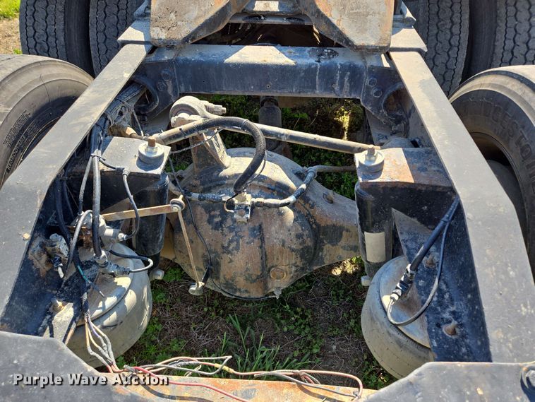 image for item DT6841 1985 Peterbilt 359 semi truck