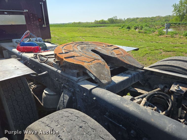 image for item DT6841 1985 Peterbilt 359 semi truck