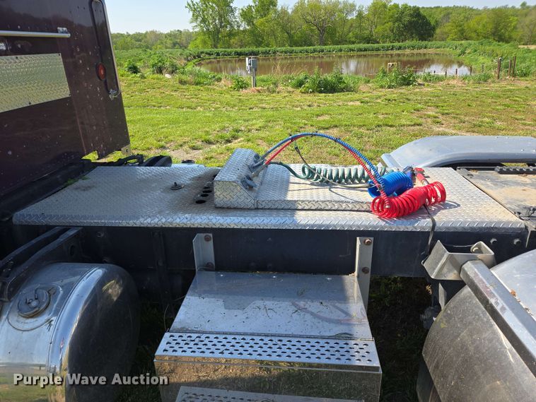 image for item DT6841 1985 Peterbilt 359 semi truck