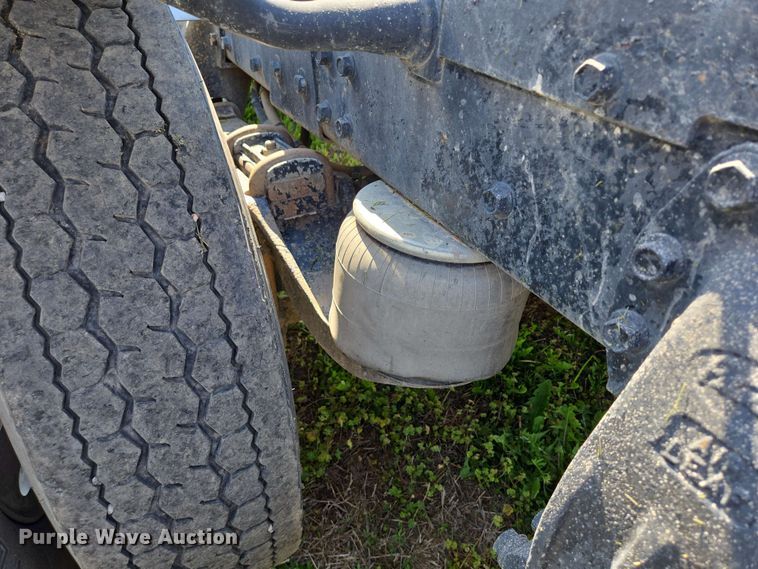 image for item DT6841 1985 Peterbilt 359 semi truck