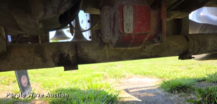 image for item DT6841 1985 Peterbilt 359 semi truck