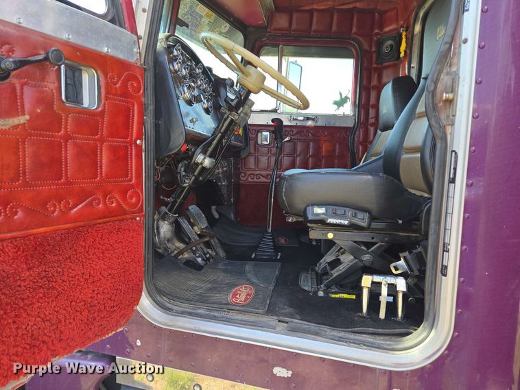 image for item DT6841 1985 Peterbilt 359 semi truck