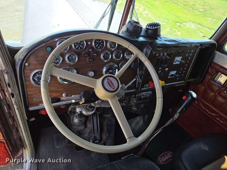 image for item DT6841 1985 Peterbilt 359 semi truck