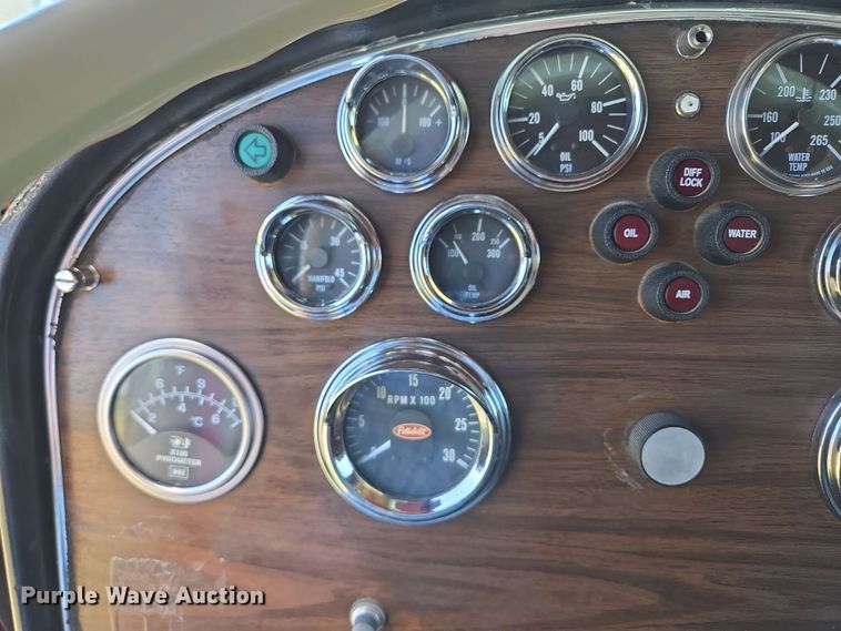 image for item DT6841 1985 Peterbilt 359 semi truck