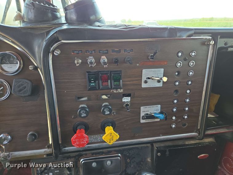 image for item DT6841 1985 Peterbilt 359 semi truck