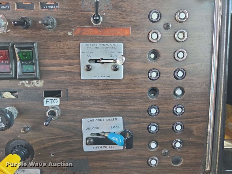 image for item DT6841 1985 Peterbilt 359 semi truck