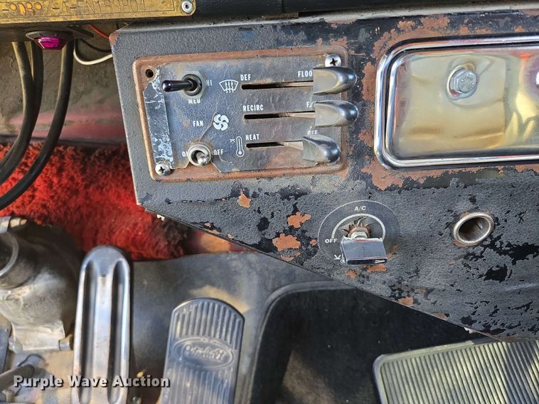 image for item DT6841 1985 Peterbilt 359 semi truck