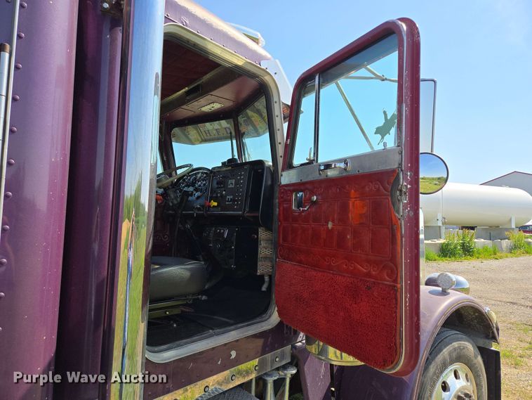 image for item DT6841 1985 Peterbilt 359 semi truck