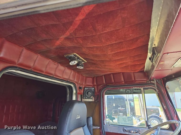 image for item DT6841 1985 Peterbilt 359 semi truck