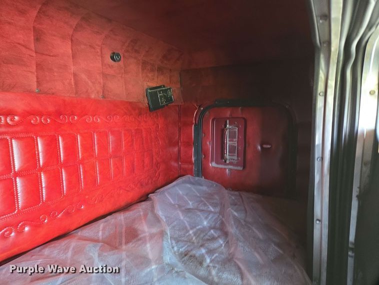 image for item DT6841 1985 Peterbilt 359 semi truck